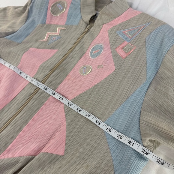 Vintage Joyce Petite 1980s pink, blue and beige zippered geometric top medium - Picture 8 of 16